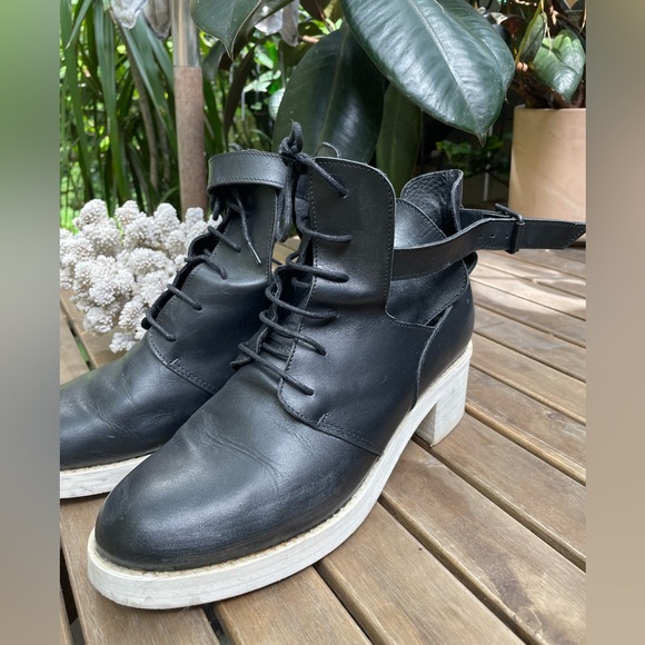 Topshop Leather laceup cut out booties - Picture 4 of 6